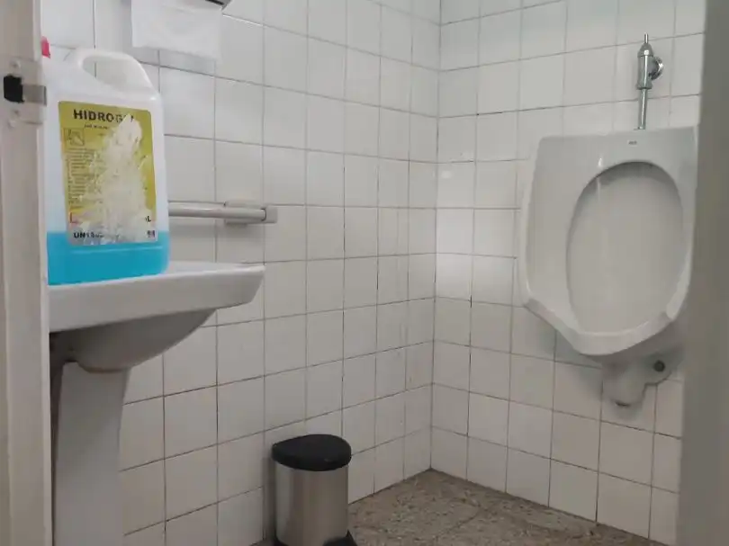 Baño de Local de alquiler en Vigo  con Terraza y Amueblado