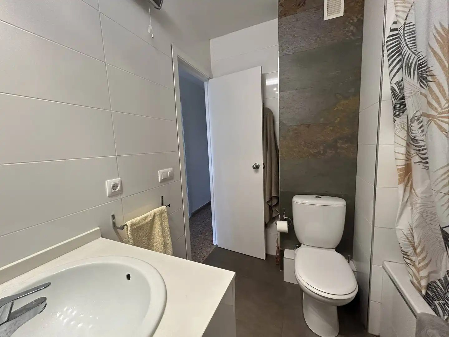 Bany de Apartament de lloguer en La Pobla de Farnals amb Moblat i Piscina comunitària