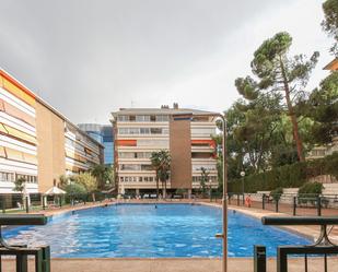 Swimming pool of Flat for sale in  Madrid Capital  with Heating, Parquet flooring and Community pool