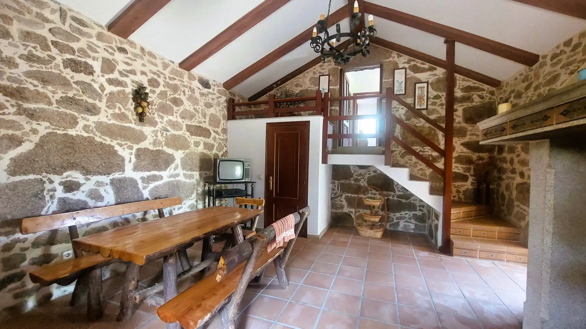 Finca rústica en venta en Barro con Jardín privado, Terraza y Amueblado