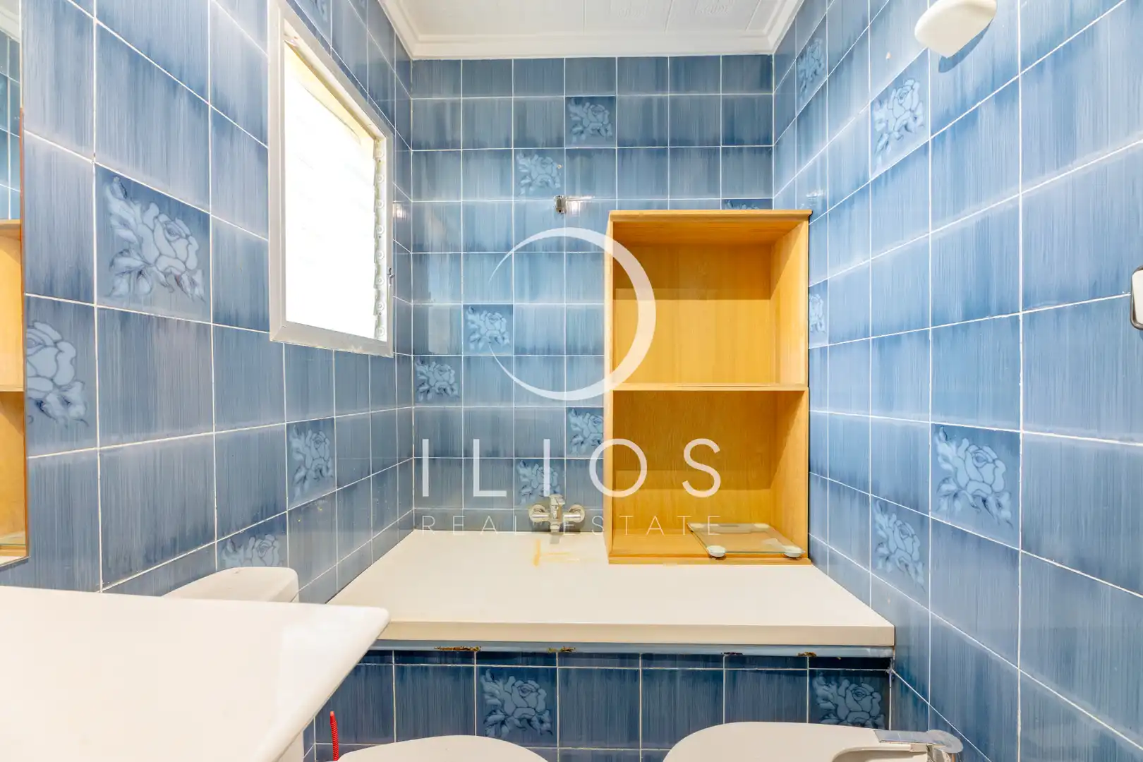 Bathroom of Flat for sale in Manises  with Air Conditioner, Terrace and Balcony
