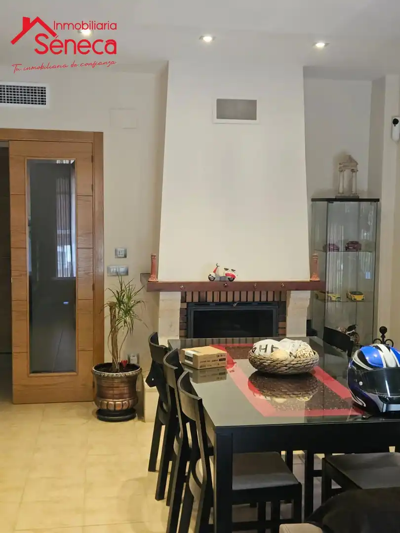 Sala d'estar de Casa adosada en venda en Córdoba amb Aire condicionat, Calefacció i Terrassa
