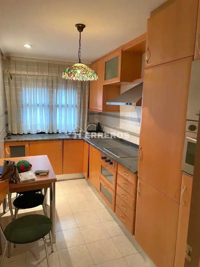 Cuina de Apartament en venda en Albelda de Iregua amb Calefacció i Moblat
