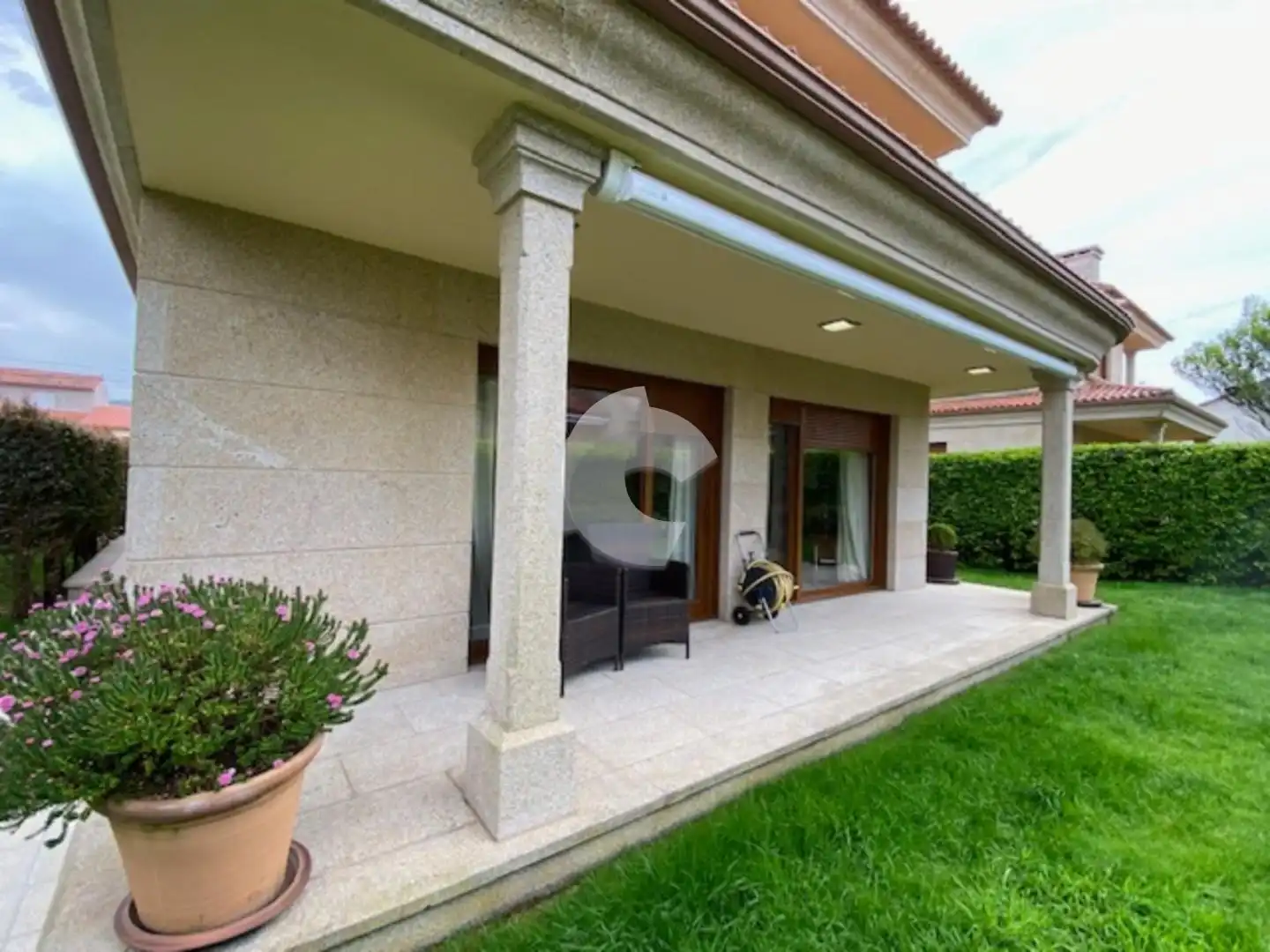 Terrassa de Casa o xalet en venda en Sanxenxo amb Calefacció, Jardí privat i Terrassa