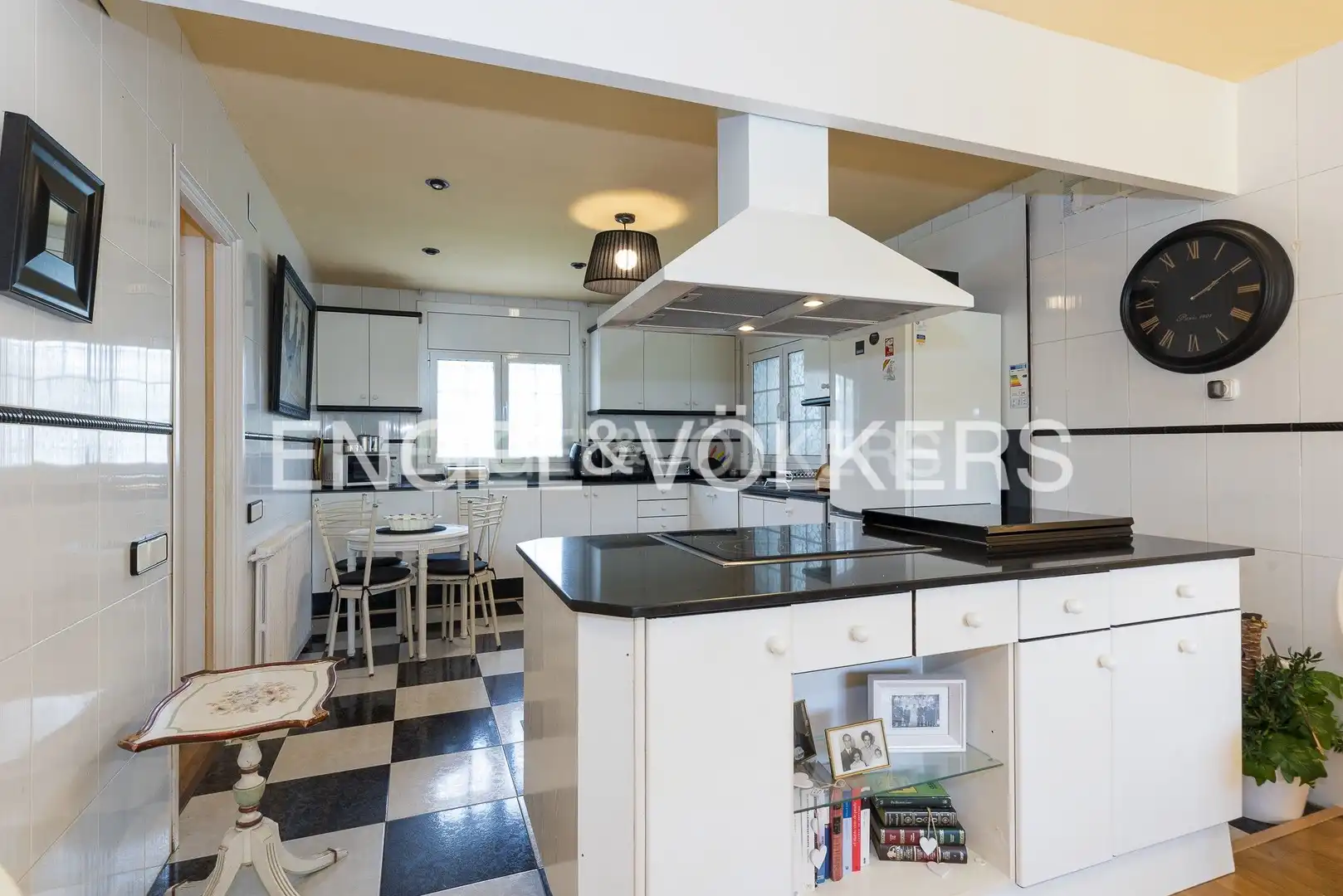 Cocina de Casa o chalet en venta en Sant Cugat del Vallès con Aire acondicionado, Calefacción y Jardín privado