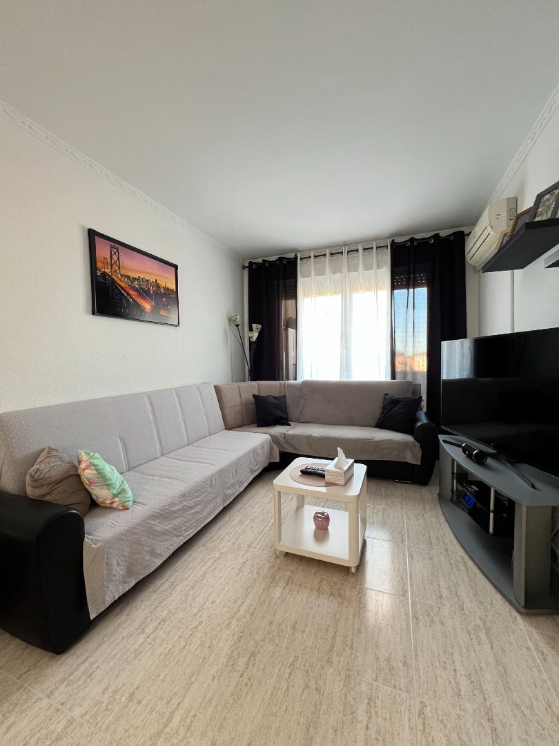 Living room of Flat for sale in Velilla de San Antonio  with Air Conditioner, Heating and Oven