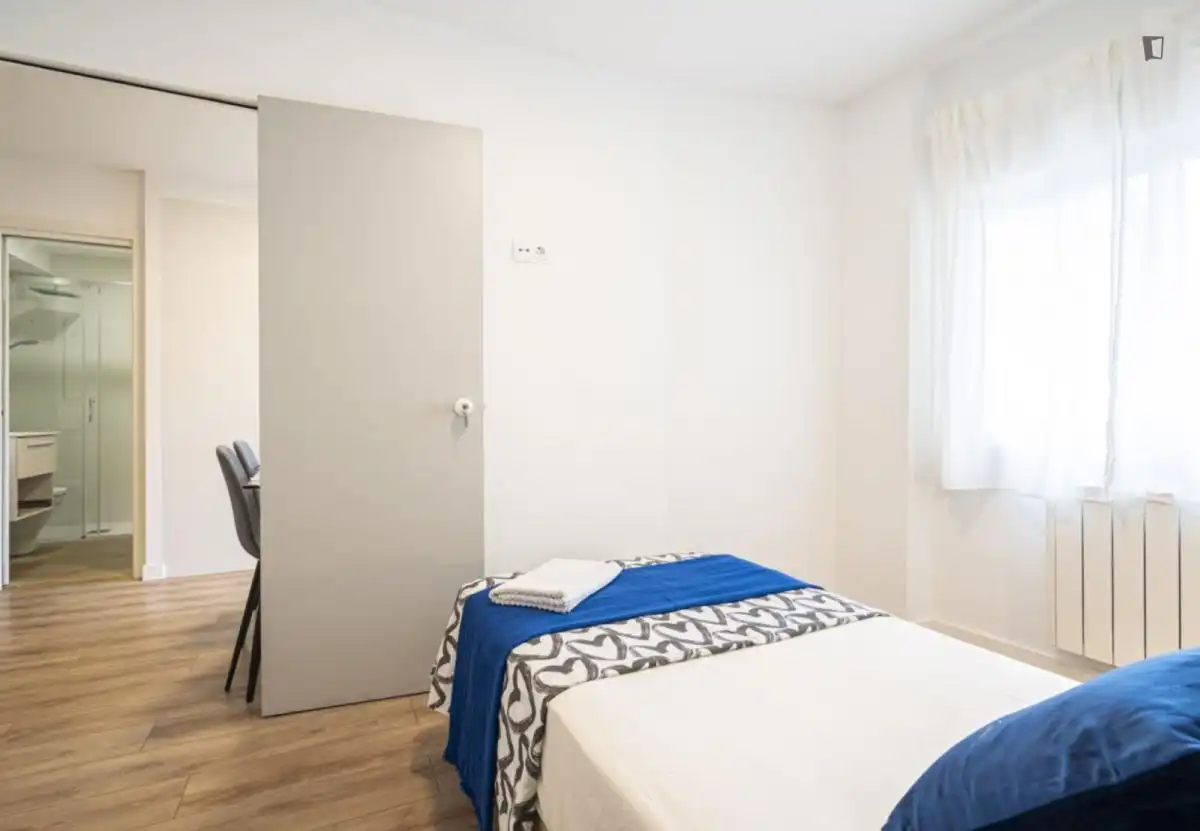 Dormitori de Apartament de lloguer en Madrid amb Calefacció, Moblat i Forn