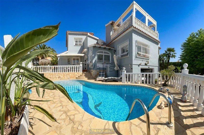 Vista exterior de Casa o xalet en venda en Calpe / Calp amb Piscina, Rentadora i Microones