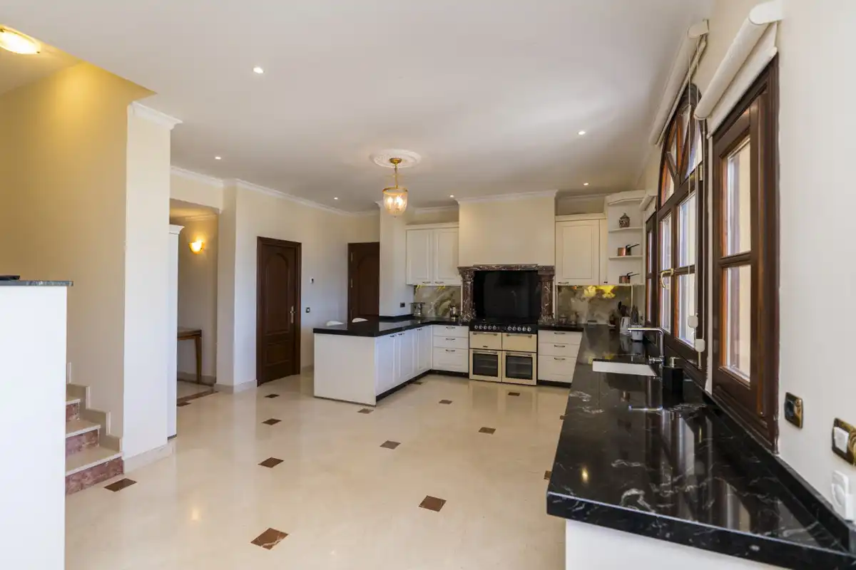 House with pool for sale in Estepona Pueblo, imagen 7