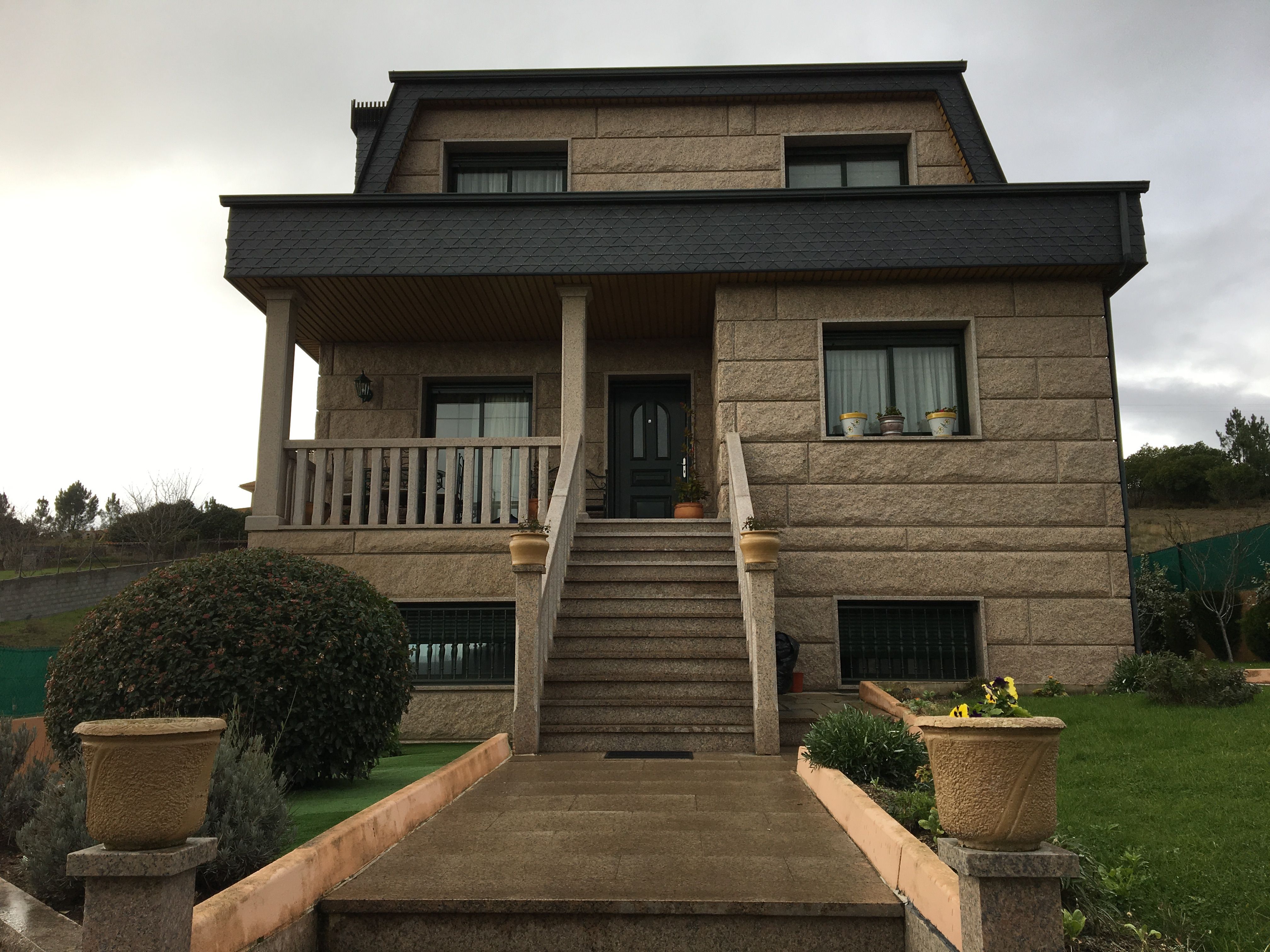 Vista exterior de Casa o xalet en venda en Ourense Capital  amb Jardí privat, Parquet i Terrassa