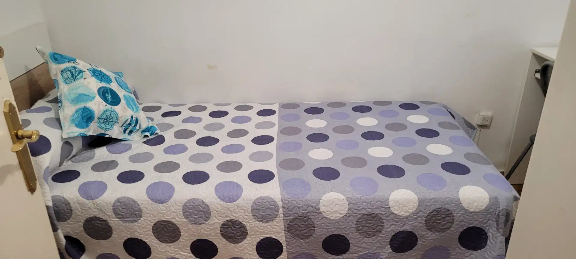 Schlafzimmer von Wohnung zur Miete in Cuenca mit Heizung, Möbliert und Ofen