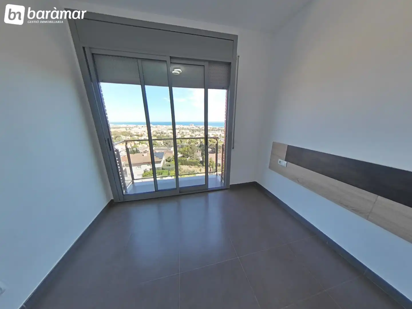 Habitación de Casa adosada en venta en El Vendrell con Aire acondicionado, Calefacción y Jardín privado