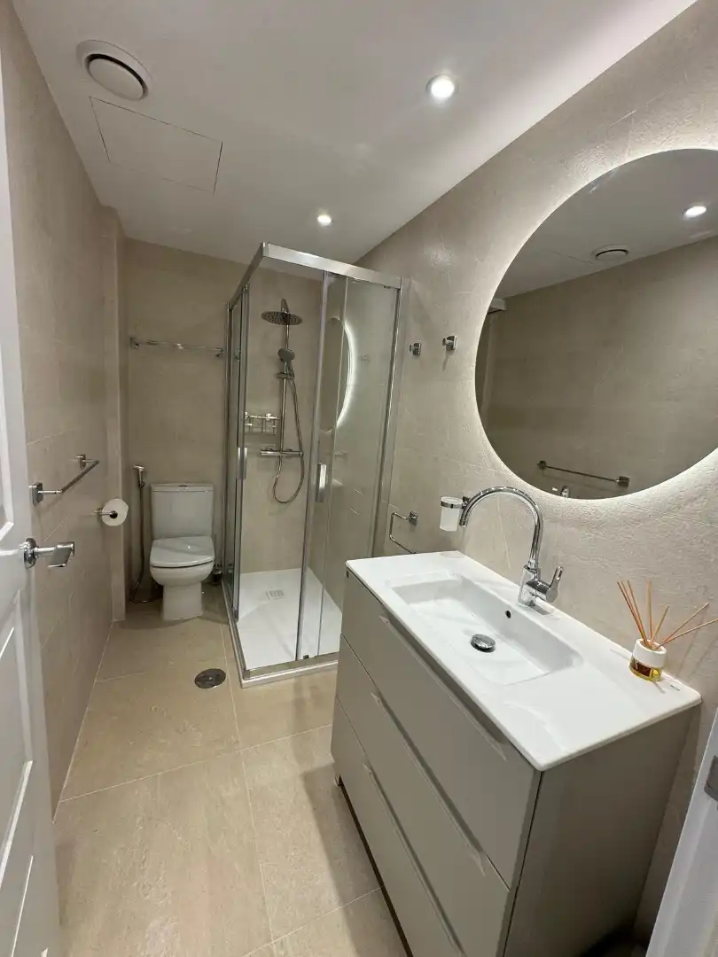 Bathroom of Flat for sale in Benahavís  with Air Conditioner and Terrace