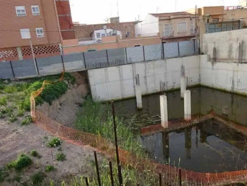 Vista exterior de Edifici en venda en Murcia