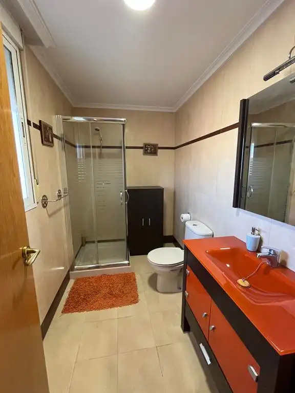 Badezimmer von Wohnung zum Verkauf in Hellín mit Klimaanlage, Heizung und Abstellraum