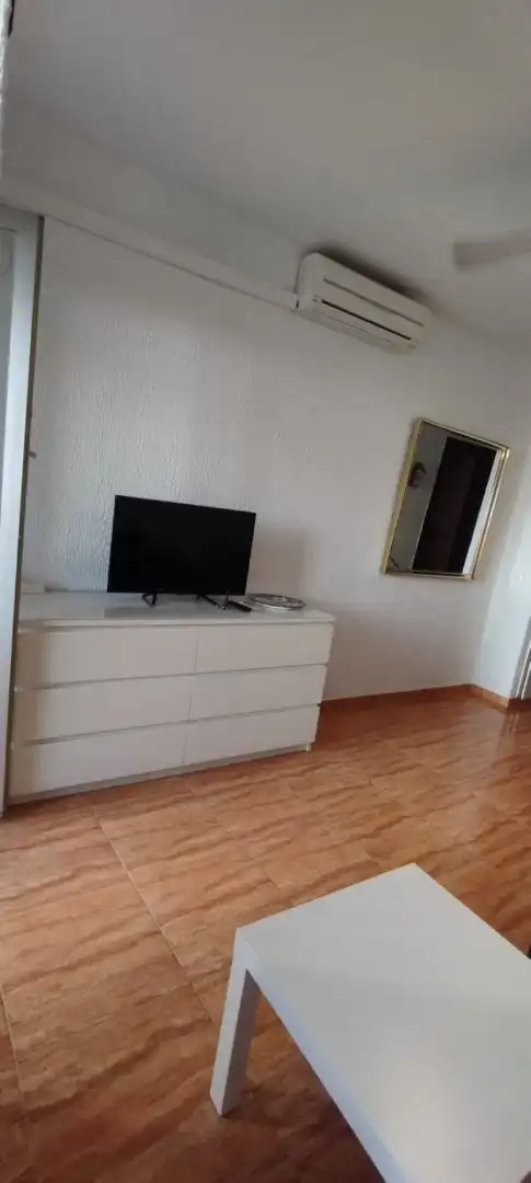 Schlafzimmer von Wohnung zur Miete in Torremolinos mit Möbliert, Waschmaschine und Gemeinschaftspool