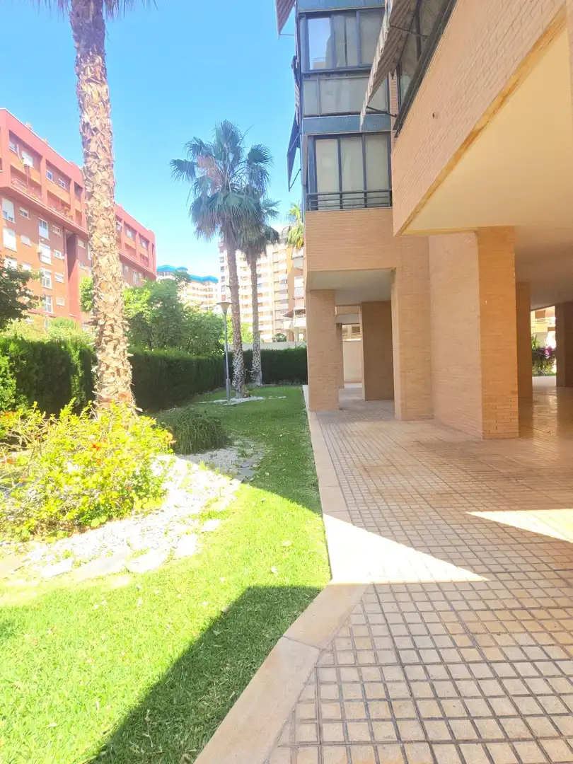 Jardín de Piso en venta en Alicante / Alacant con Aire acondicionado, Calefacción y Terraza