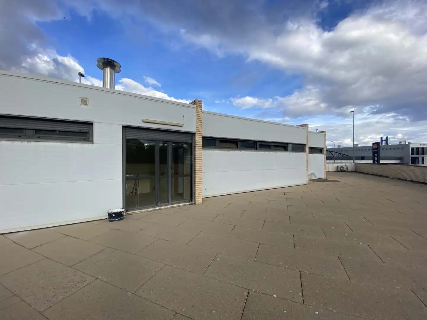 Vista exterior de Local de lloguer en  Logroño