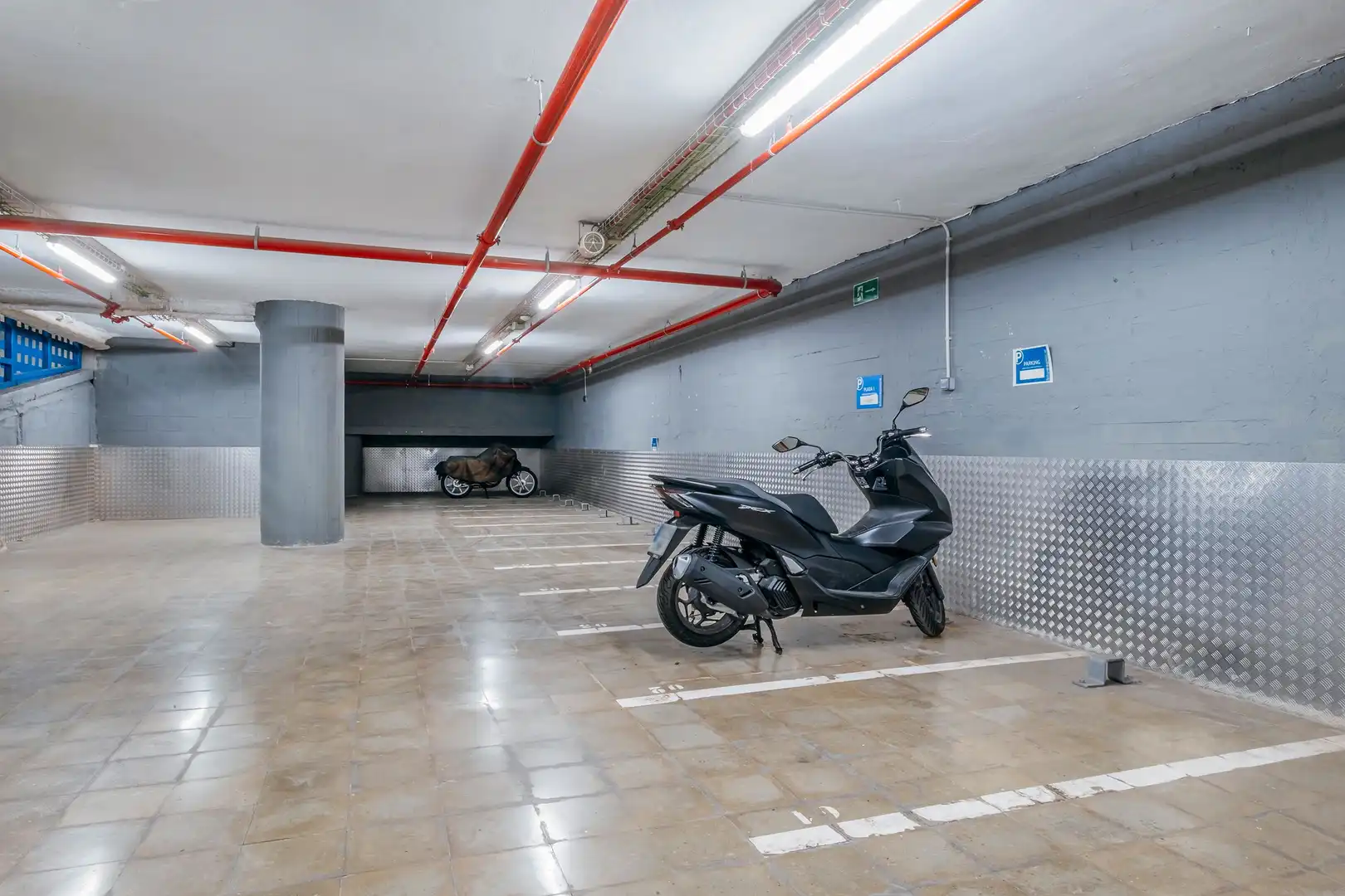 Moto in affitto a Carrer de Bori i Fontestà 18