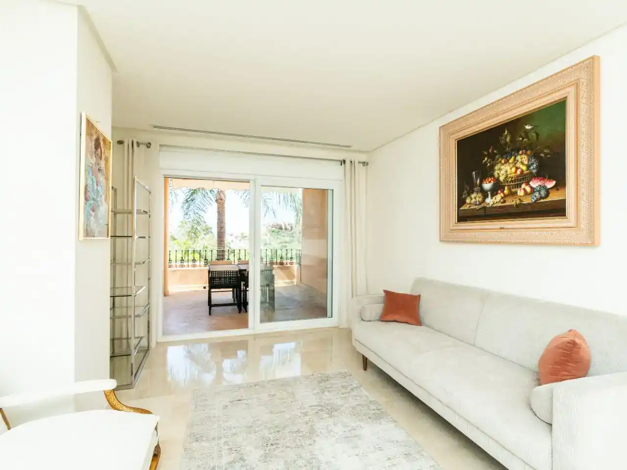 Sala de estar de Piso en venta en Marbella con Aire acondicionado, Terraza y Piscina