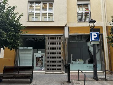 Local comercial en venda a Calle Montilla 64