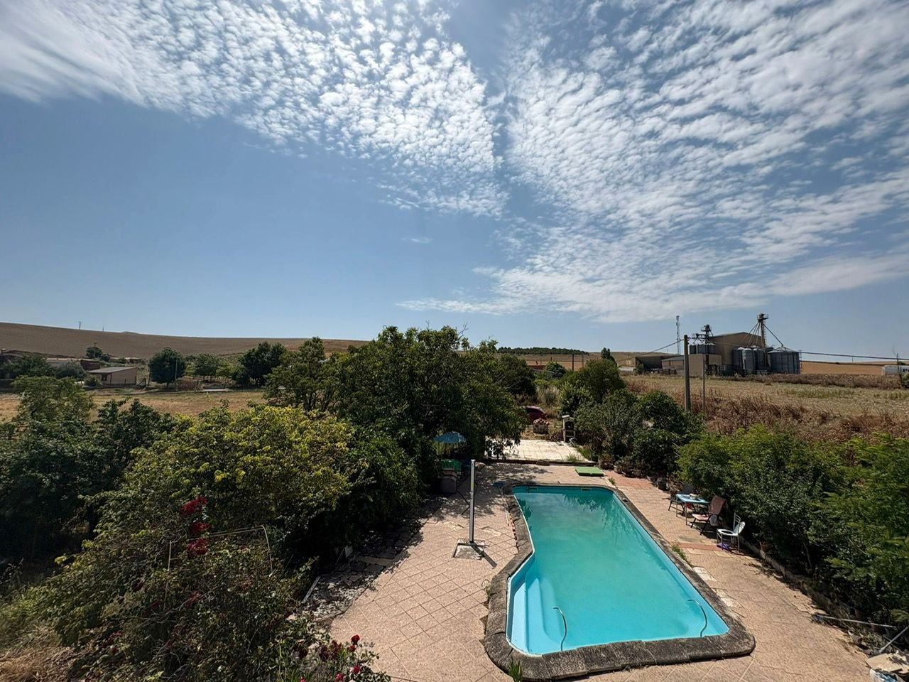 Piscina de Casa o xalet en venda en Vezdemarbán amb Calefacció, Jardí privat i Terrassa