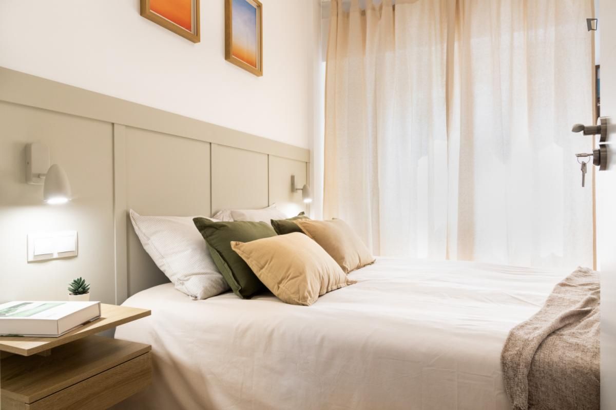 Dormitori de Apartament per a compartir en Coslada amb Aire condicionat, Moblat i Forn