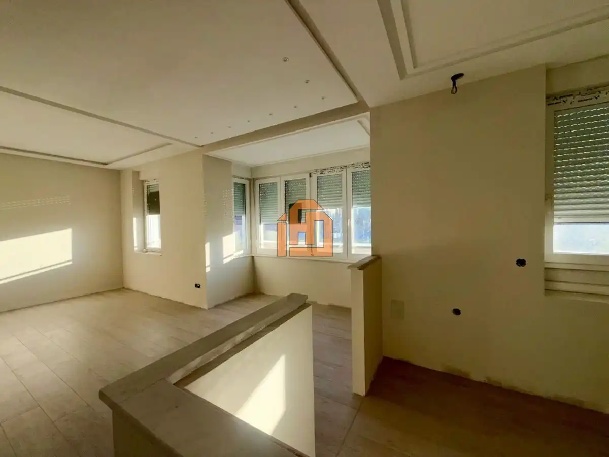 Piso con ascensor en venta en Calle Gómez Salazar