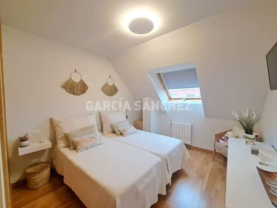 Habitación de Apartamento en venta en Boiro con Terraza, Trastero y Amueblado