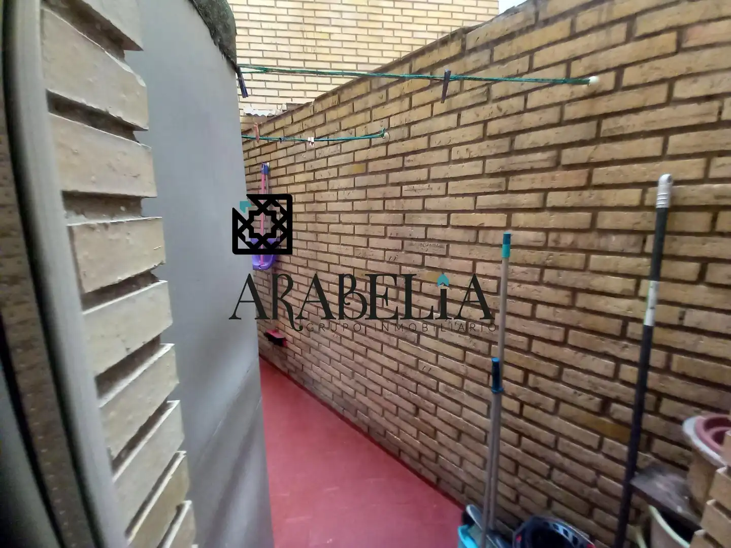 Wohnung zum Verkauf in Córdoba mit Klimaanlage, Abstellraum und Möbliert
