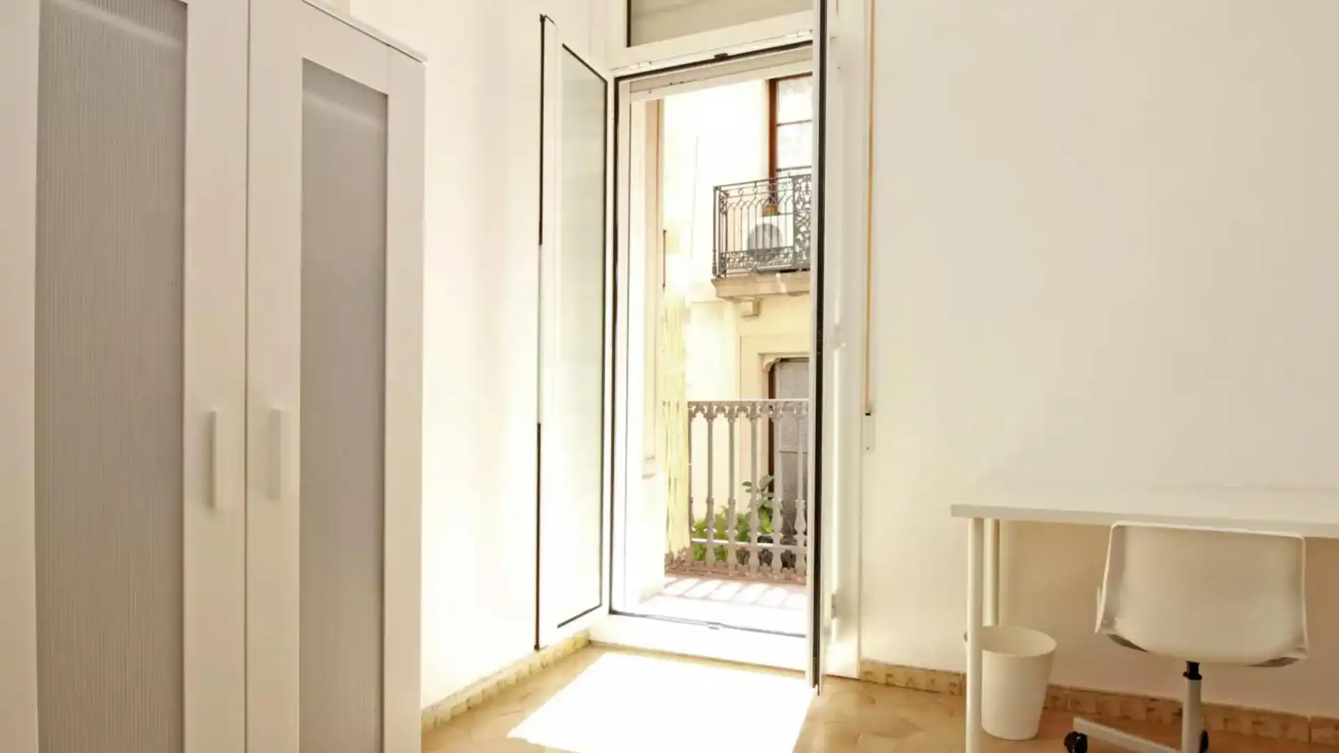 Bedroom of Flat for share in  Barcelona Capital  with Heating, Furnished and Washing machine