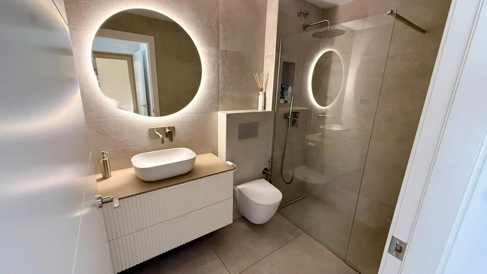 Bathroom of Flat for sale in Barcelona  with Air Conditioner, Heating and Parquet flooring