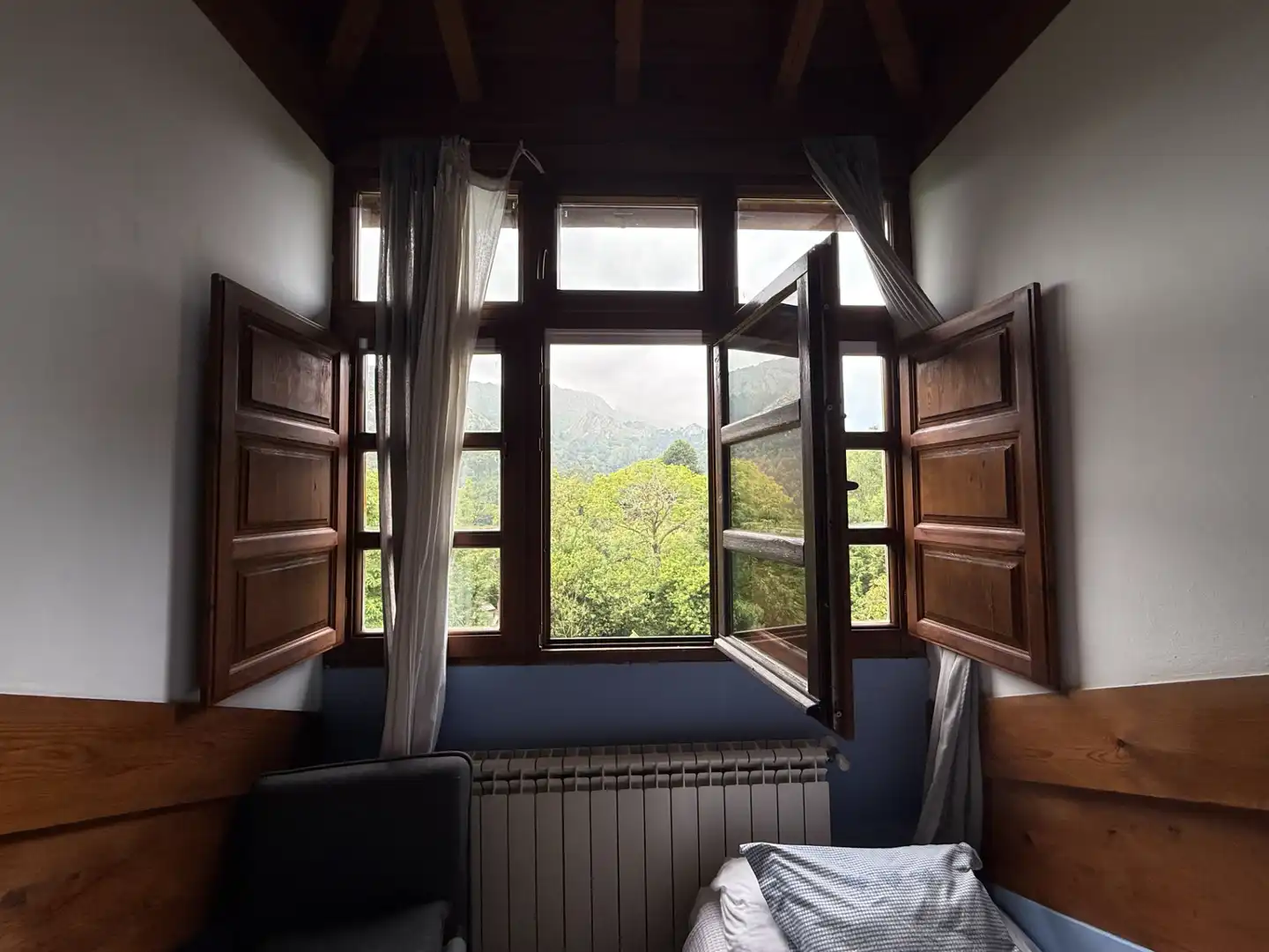Dormitori de Casa o xalet en venda en Ribadesella amb Calefacció, Jardí privat i Parquet