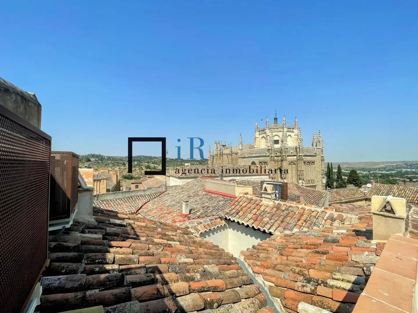 Exterior view of Detached homes for rent in Toledo  with Air Conditioner, Heating and Terrace