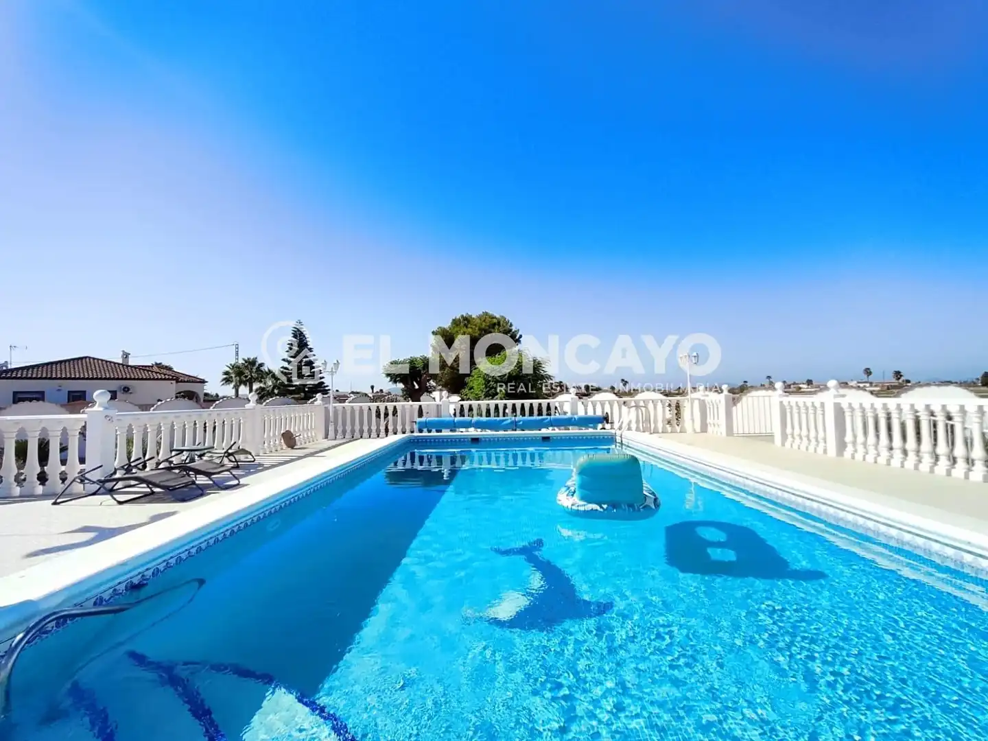 Detached house with pool for sale in Catral