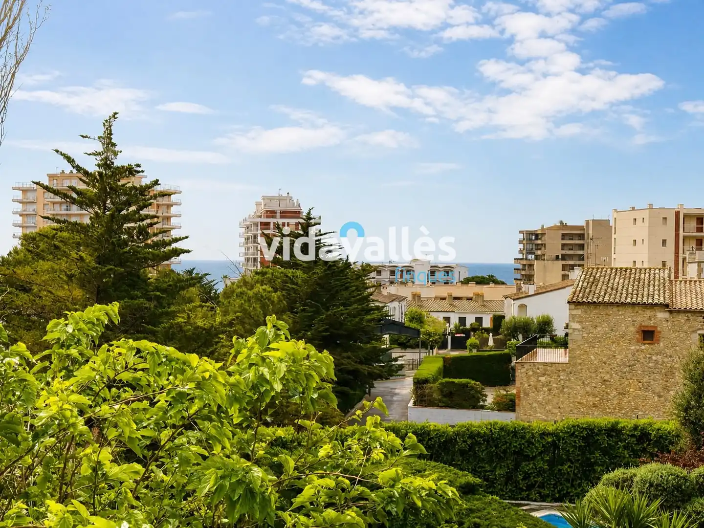 Vista exterior de Casa adosada en venda en Calonge i Sant Antoni amb Jardí privat, Terrassa i Internet