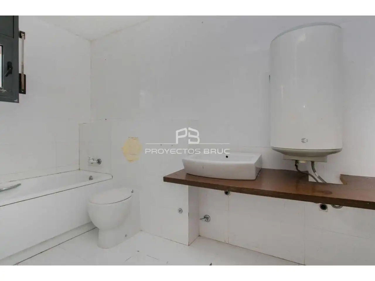 Bathroom of Houses for sale in Corbera de Llobregat, Barcelona
