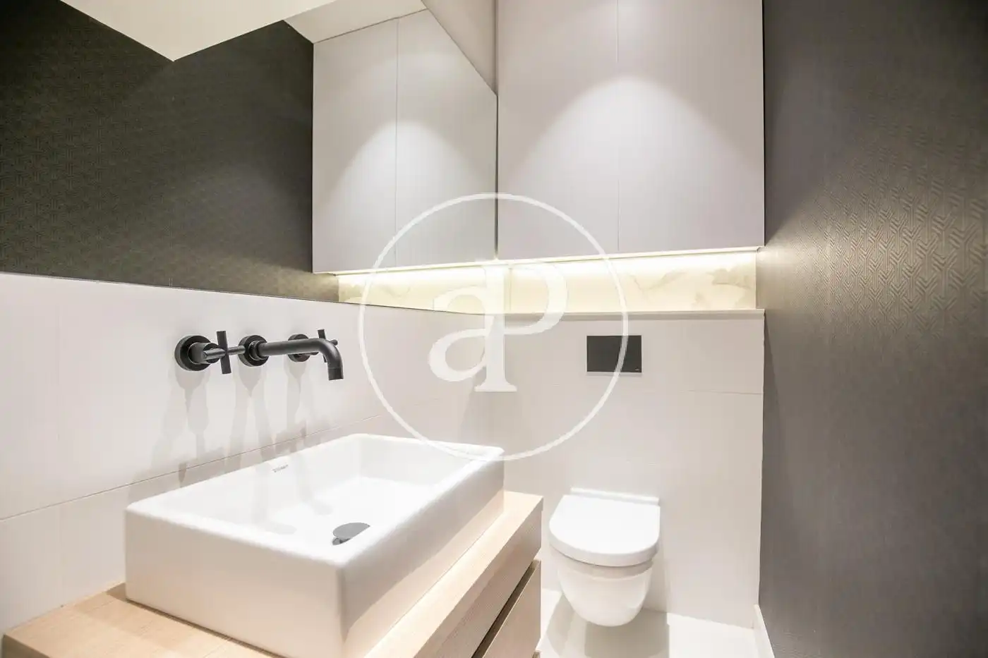Baño de Piso en venta en Barcelona con Aire acondicionado, Calefacción y Amueblado