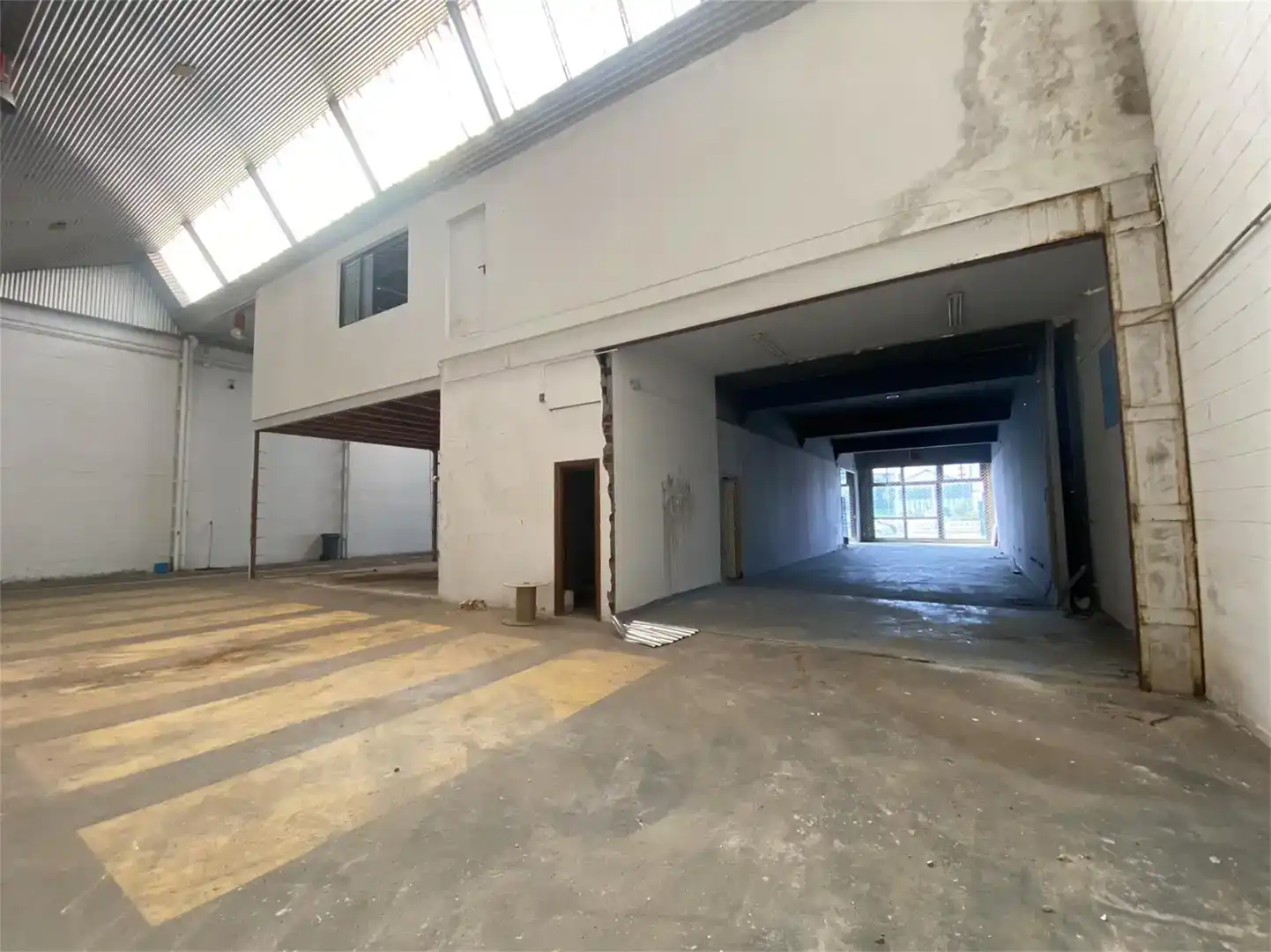 Fabrikhallen zur Miete in Narón