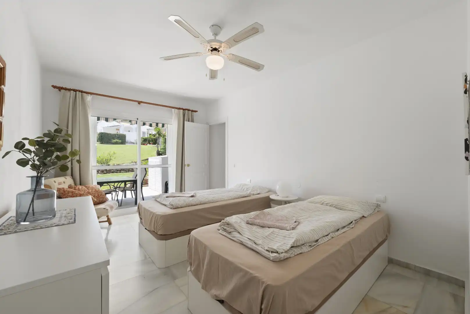 Dormitori de Casa o xalet en venda en Mijas amb Aire condicionat, Terrassa i Piscina