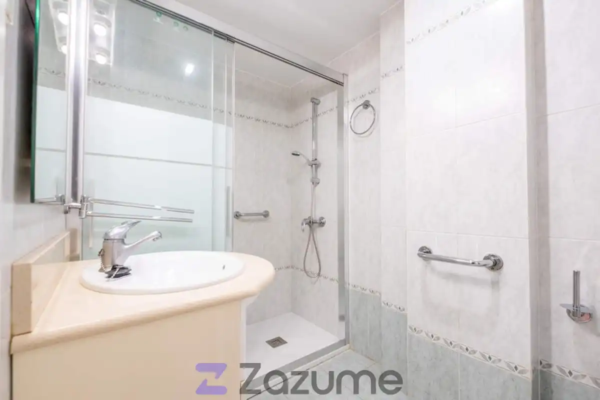 Badezimmer von Wohnung zur Miete in Zaragoza mit Klimaanlage, Heizung und Parkett