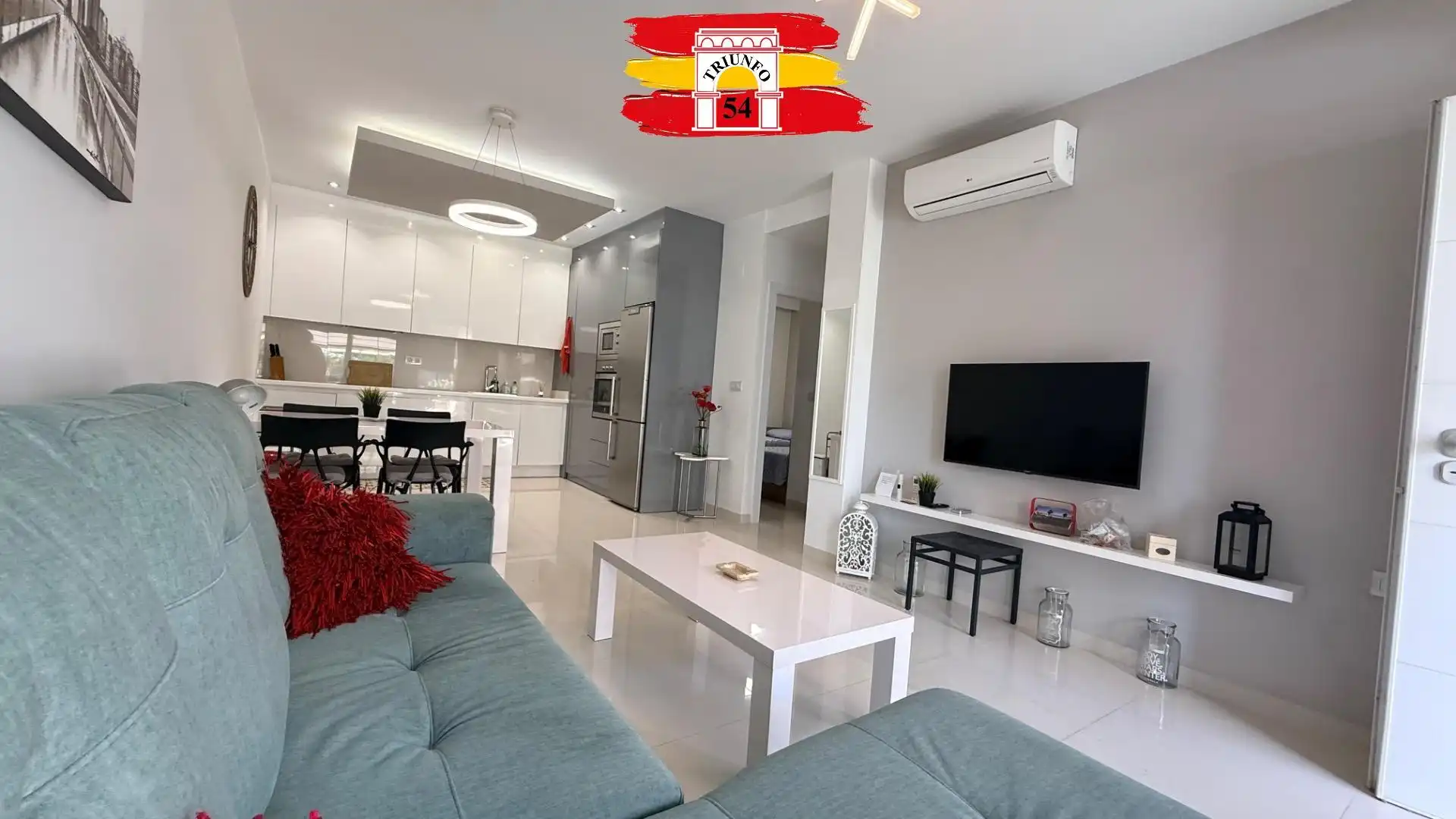 Sala d'estar de Casa o xalet en venda en Pilar de la Horadada amb Aire condicionat, Terrassa i Moblat