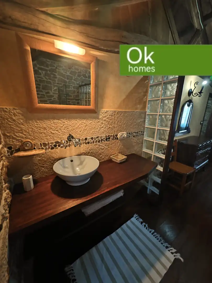 Badezimmer von Country house zum Verkauf in Guitiriz mit Heizung, Parkett und Abstellraum