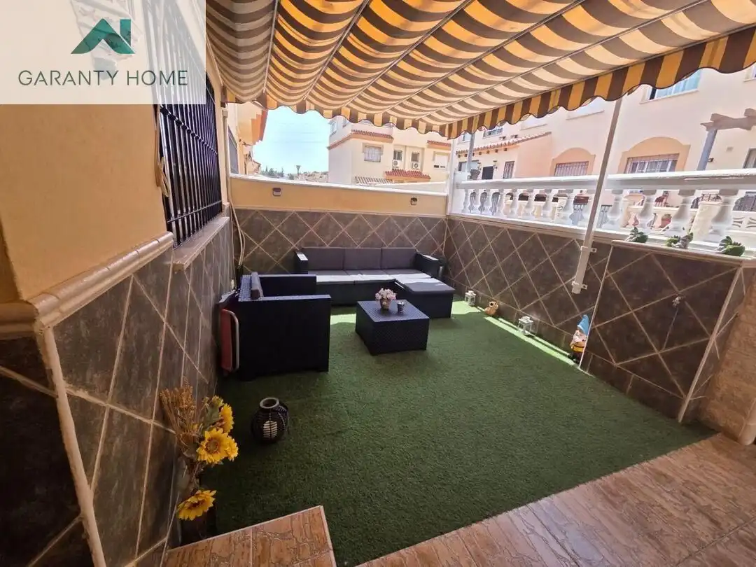 Terrasse von Einfamilien-Reihenhaus zur Miete in Vélez-Málaga mit Klimaanlage, Privatgarten und Terrasse