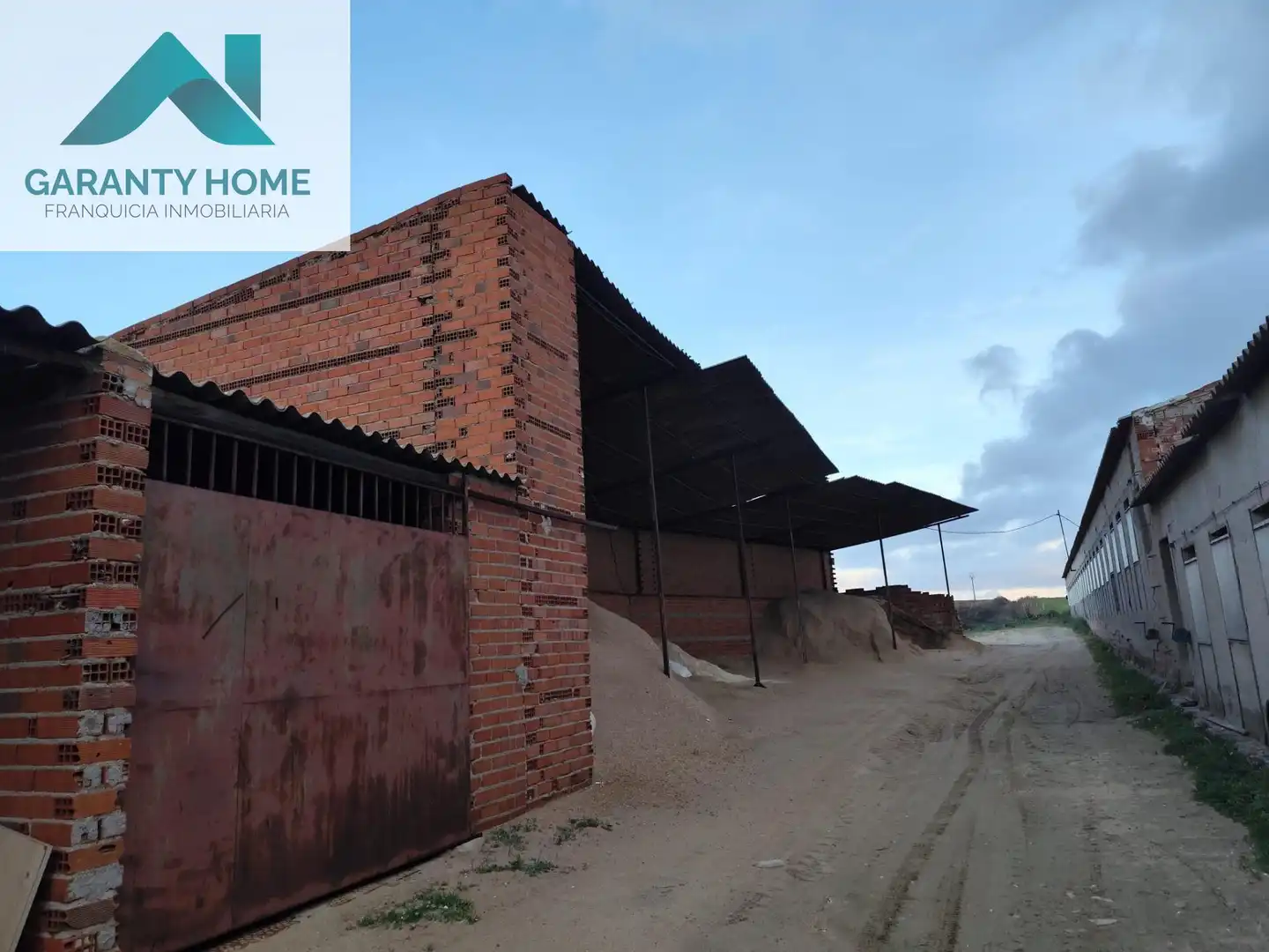Vista exterior de Nau industrial en venda en Recas