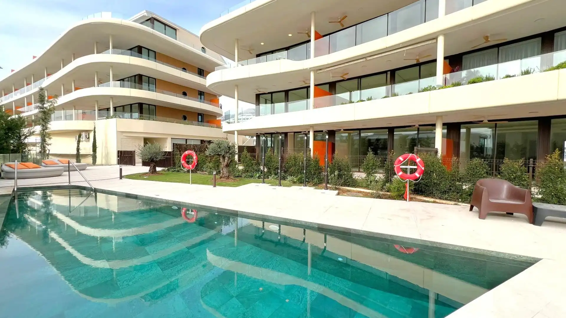 Piscina de Planta baixa en venda en Fuengirola amb Aire condicionat, Jardí privat i Terrassa