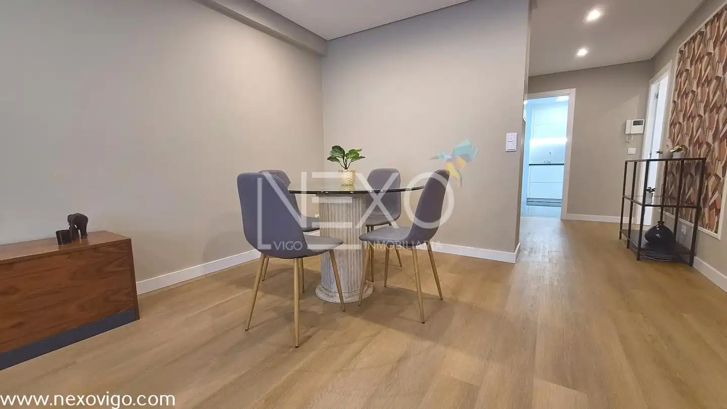 Comedor de Piso en venta en Vigo  con Calefacción, Trastero y Amueblado
