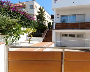 Vista exterior de Casa adosada de lloguer en Sant Pol de Mar amb Aire condicionat, Terrassa i Balcó