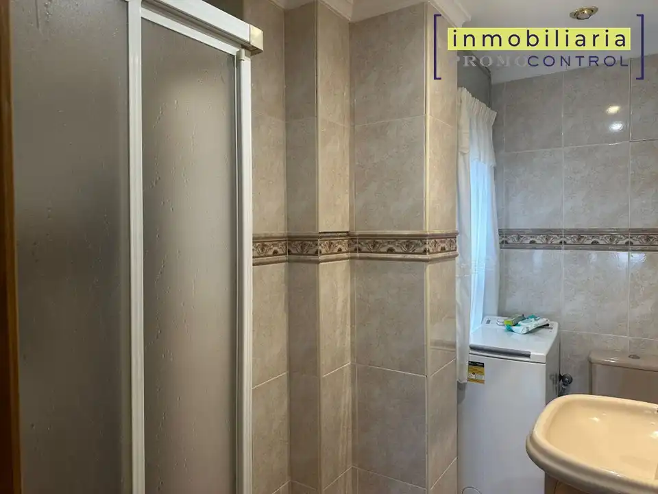 Baño de Piso en venta en Zuera con Aire acondicionado, Calefacción y Amueblado