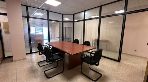 Local comercial adaptado a oficinas de 231 metros cuadrados.